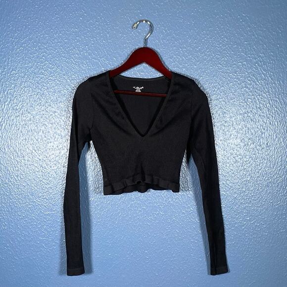 Out from Under Urban Outfitters Top Women’s Med/L Black LS V-neck Ribbed Cropped - Picture 1 of 5